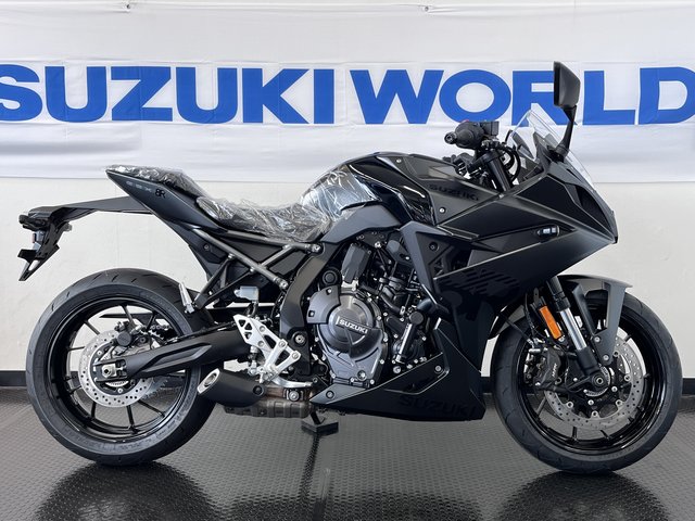 千葉県船橋市　スズキワールド船橋　新車　GSX-8R　ブラック　展示中