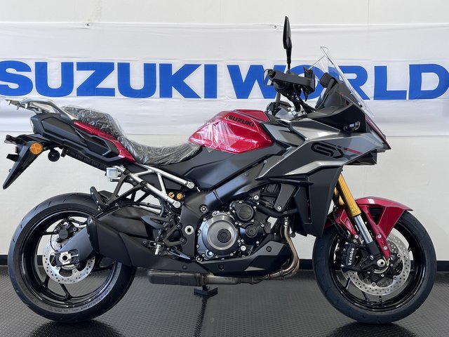GSX-S1000GX　2025年モデル　展示車画像