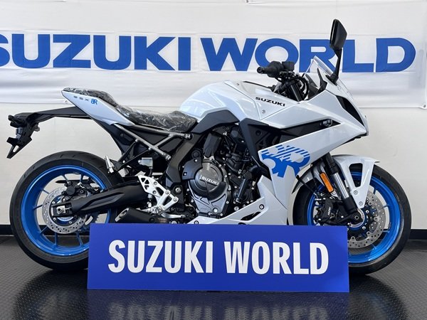千葉、スズキワールド船橋、2026年モデルGSX-8Rホワイト展示車画像.jpg