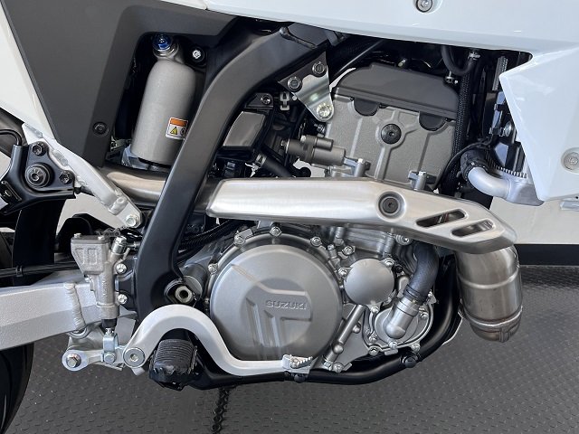 スズキワールド船橋 DR-Z4SM 右エンジンアップ画像.jpg