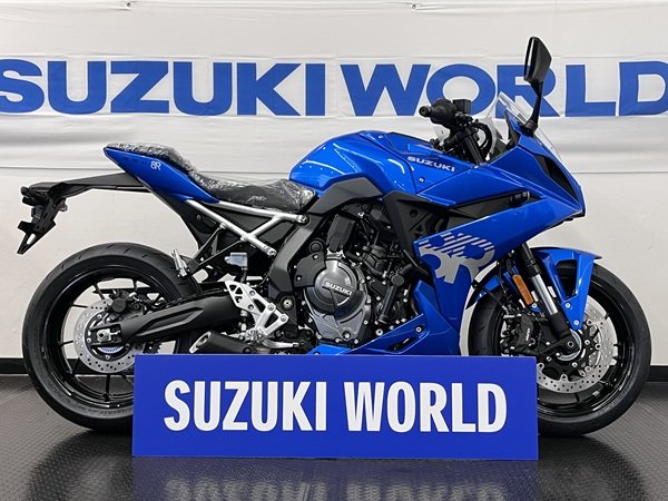 千葉、スズキワールド船橋、GSX-8Rブルー展示車画像.jpg