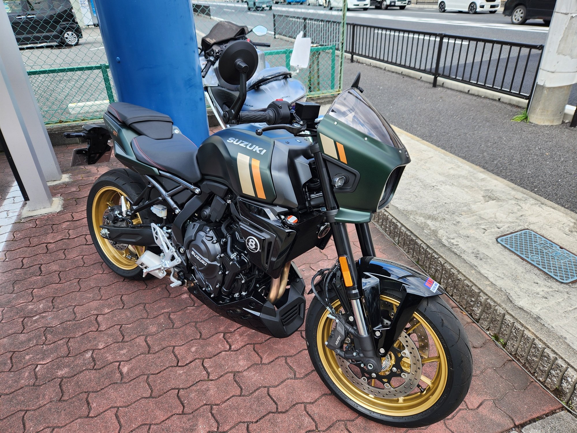 GSX-8TT_01.jpg