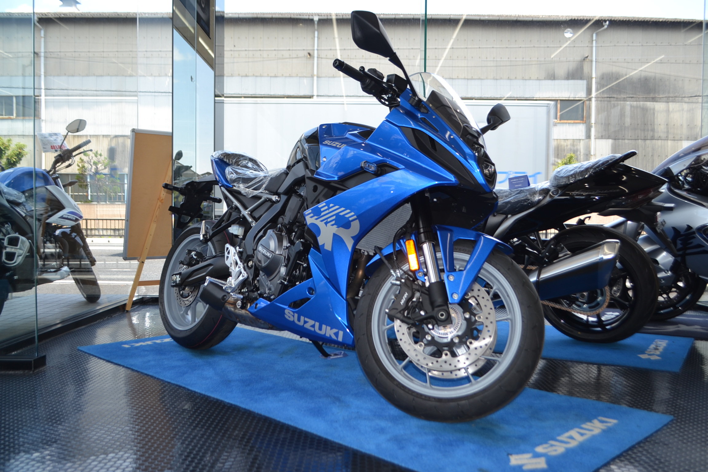引き取り限定、SUZUKIモニア 青 山梨県 値段交渉可 走る楽しさを』 GSX-8R 2025年モデル展示車両有ります。 | SBS 隼 兵庫東