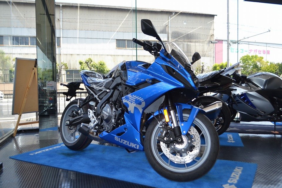 GSX-8R-2