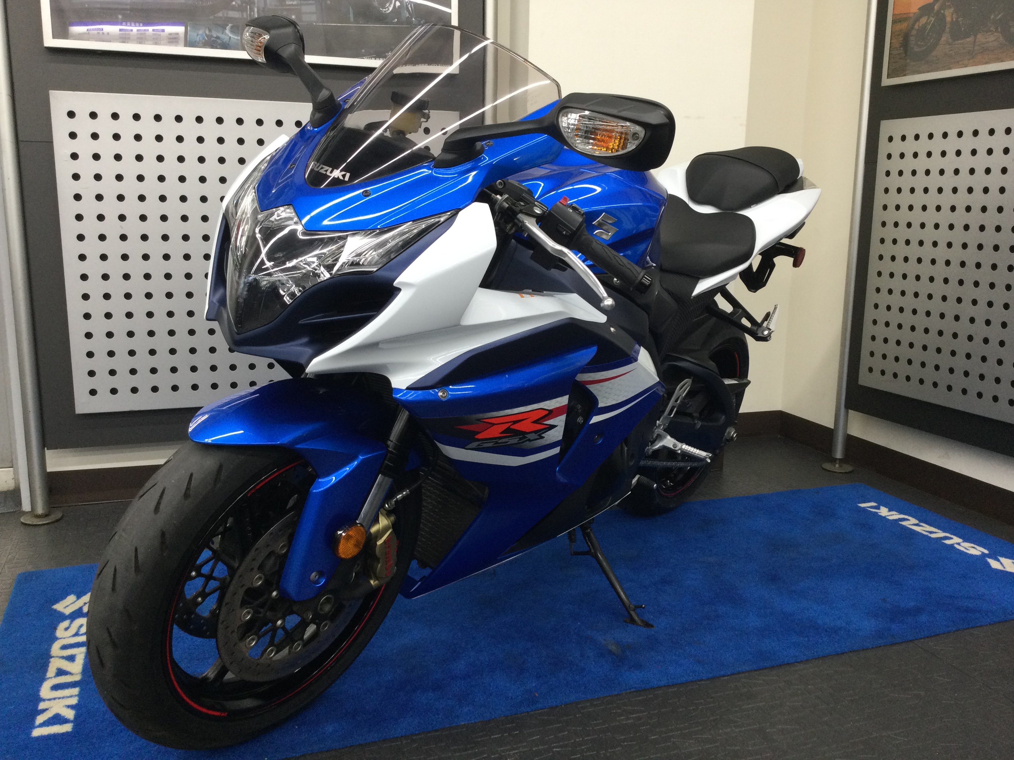中古車入荷情報 Gsx R1000 13年モデル ワンオーナー車入荷致しました スズキワールド葛飾