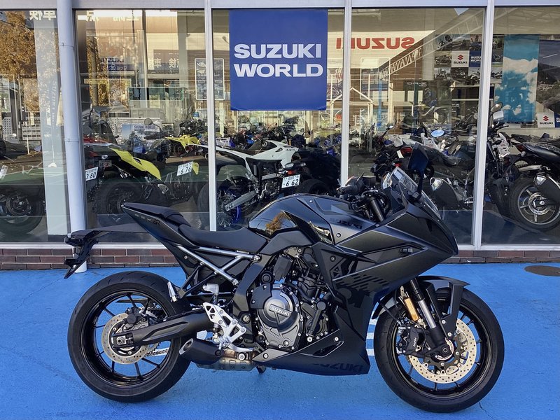 GSX-8R 横写真 スズキワールド守山.jpeg