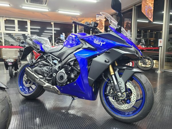 スズキワールド千里店展示2026年モデルGSX-S1000GT.jpg