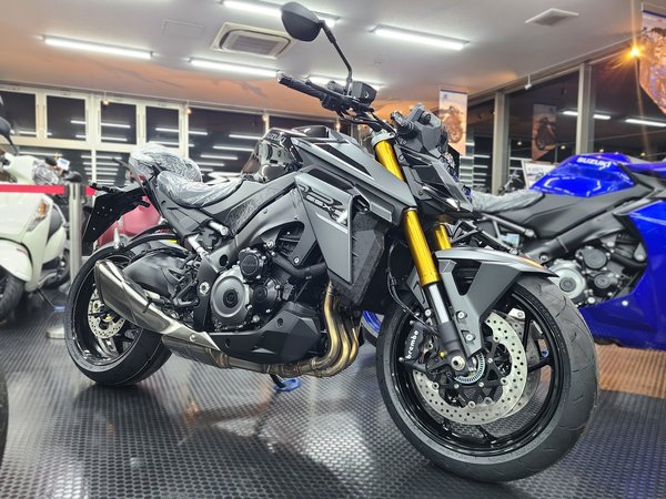 スズキワールド千里店展示2026年モデルGSX-S1000.jpg