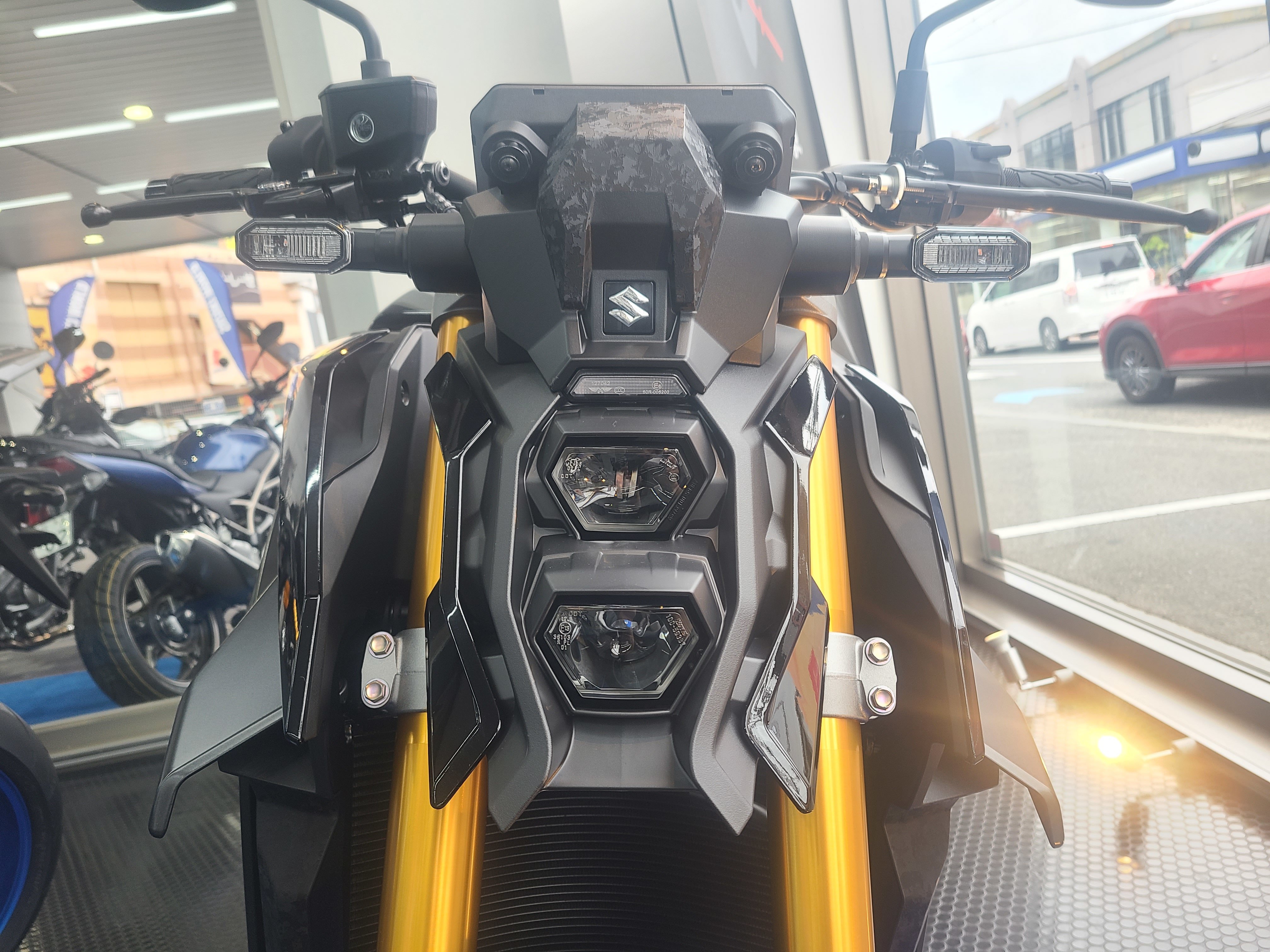 ブラック展示中】2025年モデル GSX-S1000 即納できます