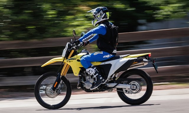 p_dr-z400srjm5_top_engines640にリサイズ済み.jpg