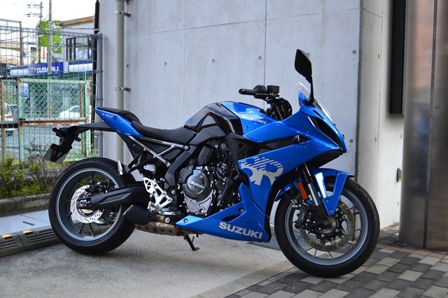 スズキワールド千里ーレンタルバイク-GSX-8R.jpg