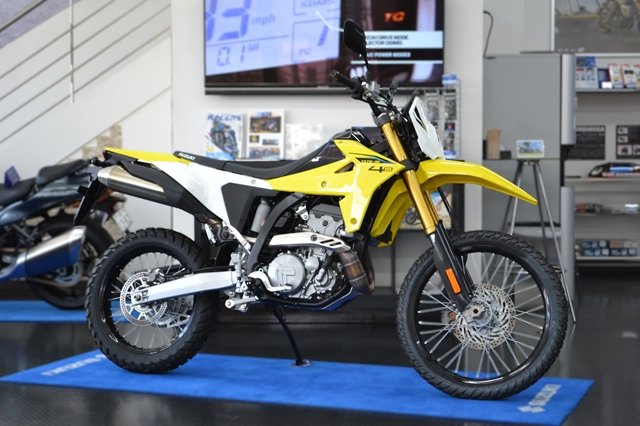 スズキワールド千里ースズキワールド認定中古車ー2025年モデル-DR-Z4S-イエロ--1640にリサイズ済み.jpg