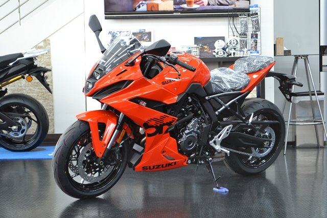 スズキワールド千里ー2026年モデル-GSX-8Rー追加色-オレンジ-新車-6.jpg