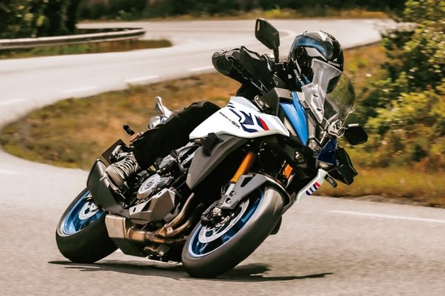 GSX-S1000GX 走行シーン