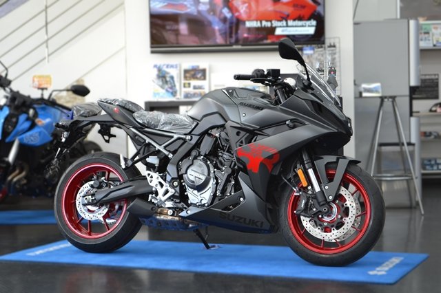 スズキワールド千里-2026年モデル-GSX-8R-マットブラック-1.jpg