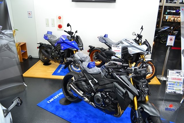 決算セール開催中-北摂地域最大級のスズキ正規ディーラースズキワールド千里-展示場-6.jpg