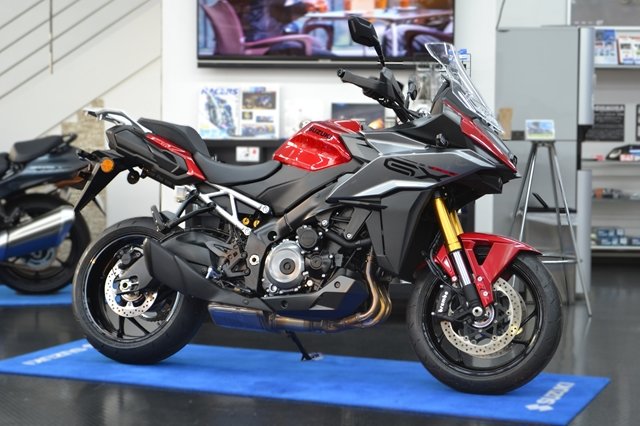 スズキワールド千里-GSX-S1000GX-2025年モデル-認定中古車-レッドー-1640にリサイズ済み.jpg