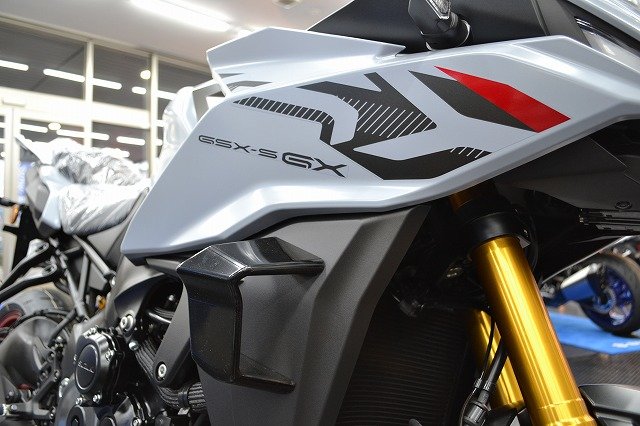 スズキワールド千里-新車-2026年モデル-GSX-S1000GX-グレー展示車-13.jpg
