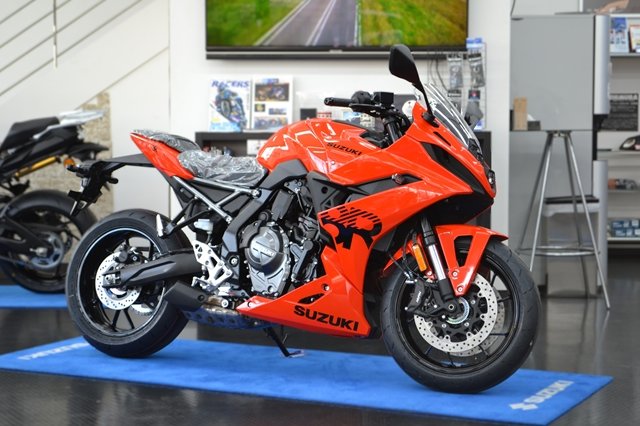スズキワールド千里ー2026年モデル-GSX-8Rー追加色-オレンジ-新車-1.jpg