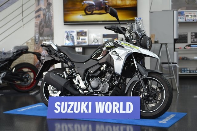 スズキワールド千里-認定中古車-Vストローム250ABSーシルバーー2026年-23km-1640にリサイズ済み.jpg