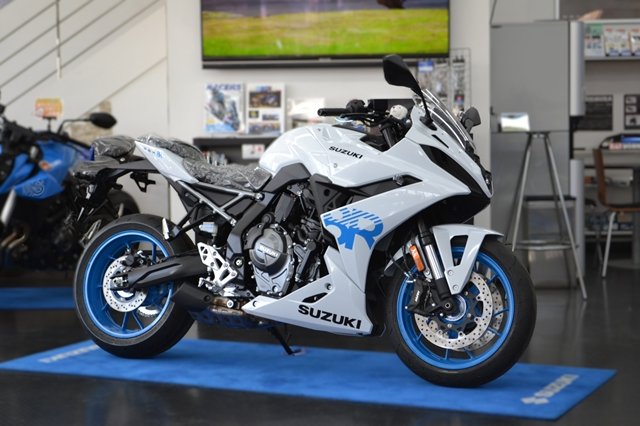 スズキワールド千里-2026年モデル-GSX-8R-ホワイト-1.jpg