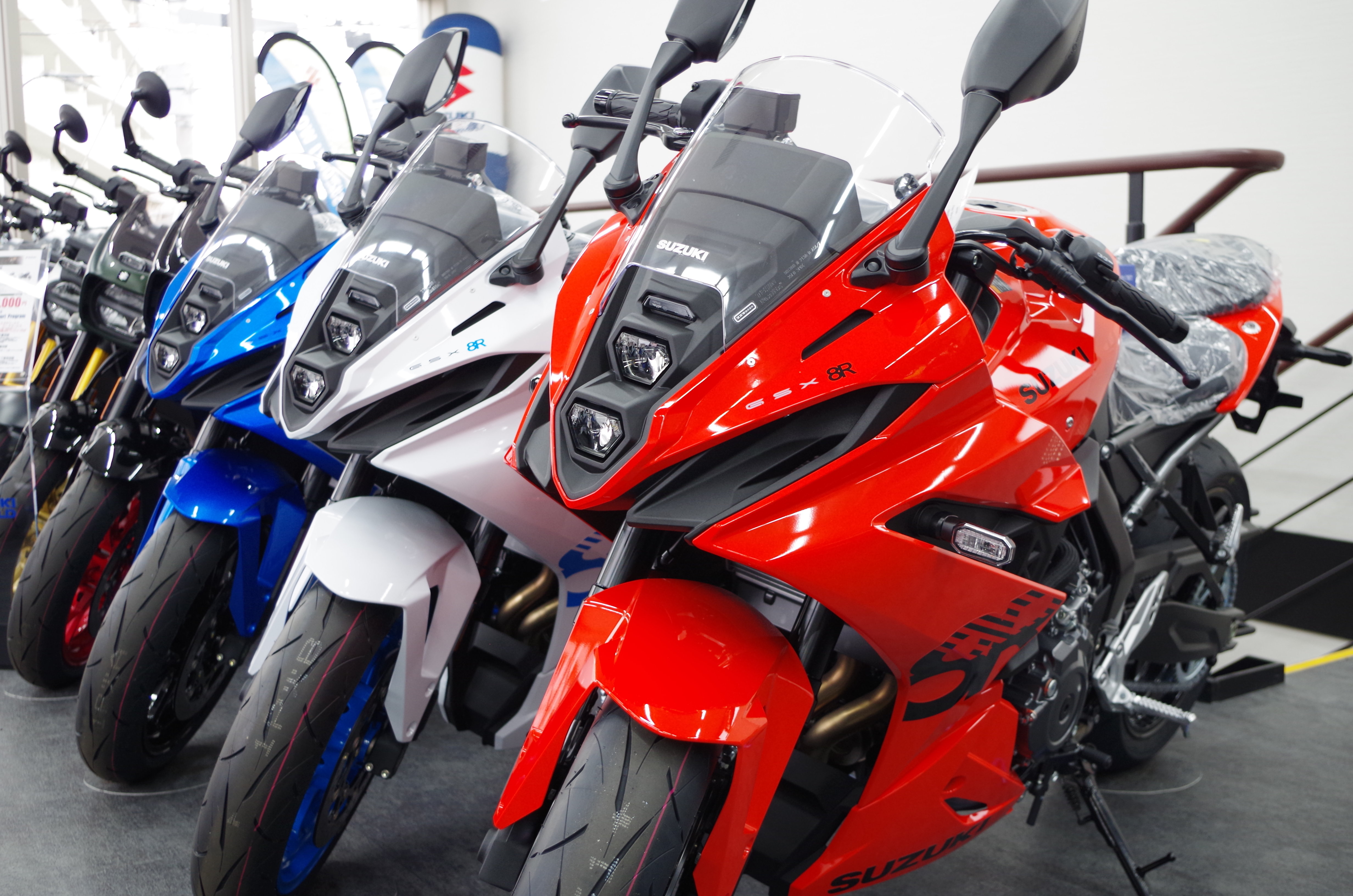 GSX-8R！追加色のオレンジ店頭入荷！2026年モデル GSX-8R・GSX-8S大