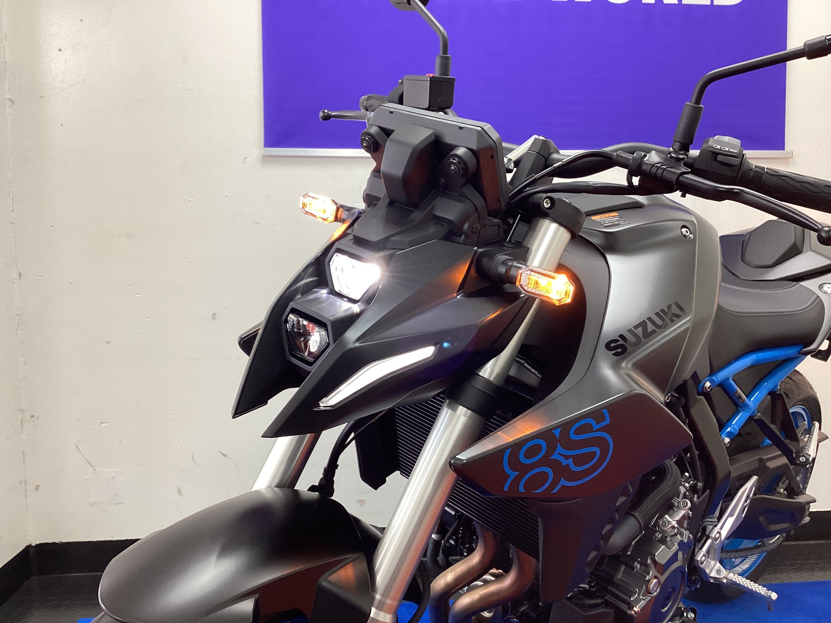GSX-8S LEDウィンカー.JPG