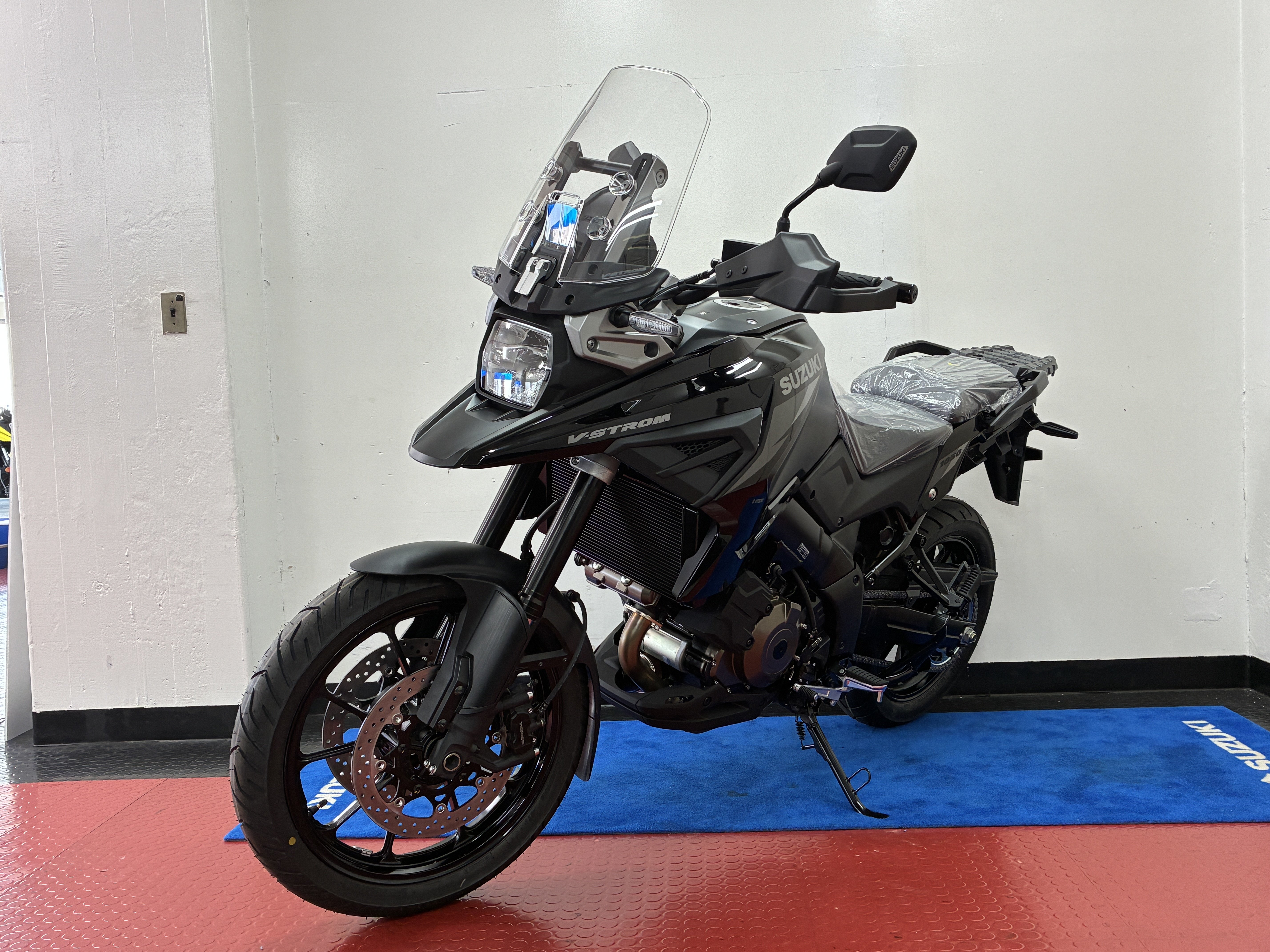 Vストローム1050　黒　2026年モデル (4).JPG