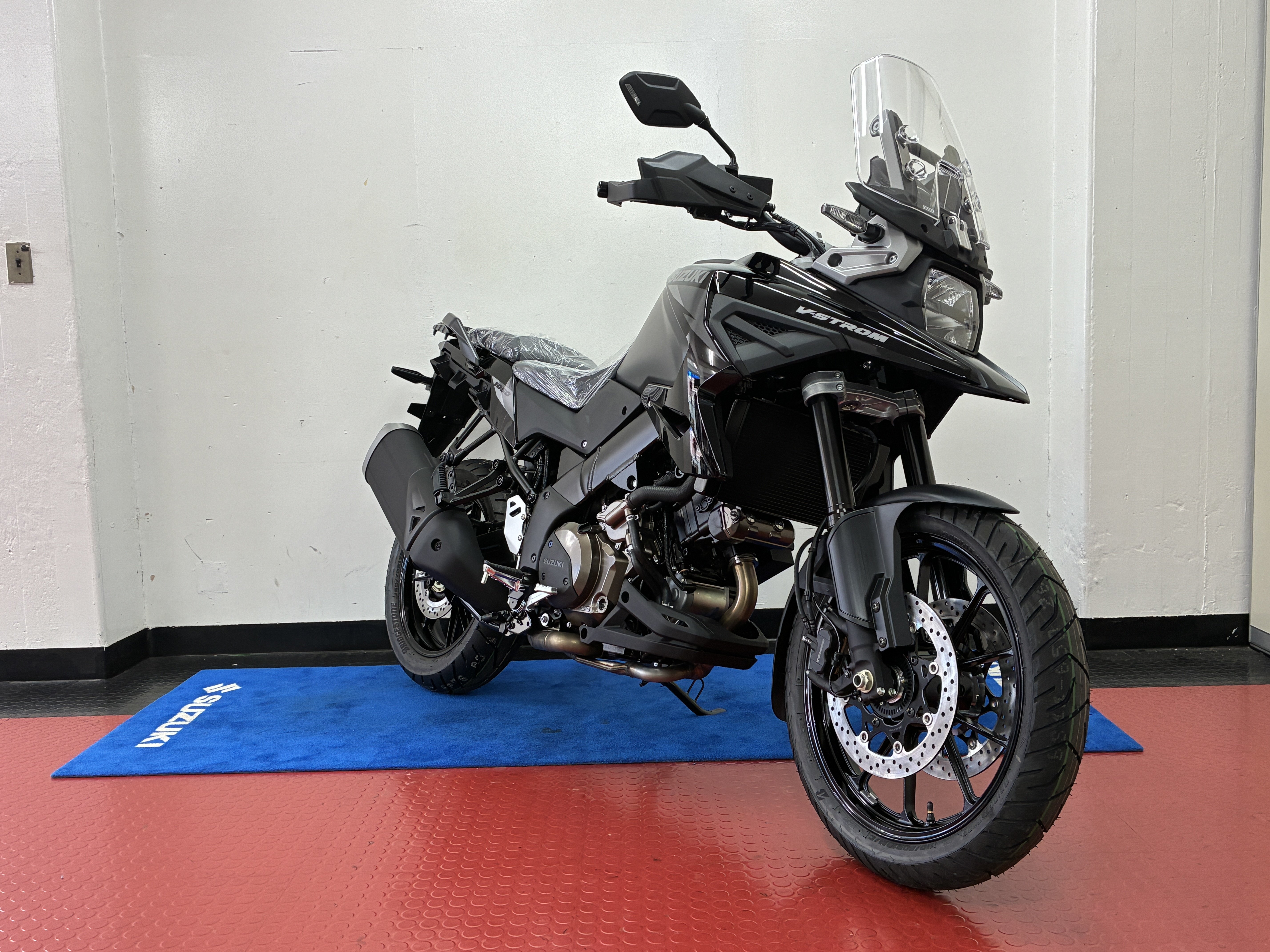 Vストローム1050　黒　2026年モデル (2).JPG