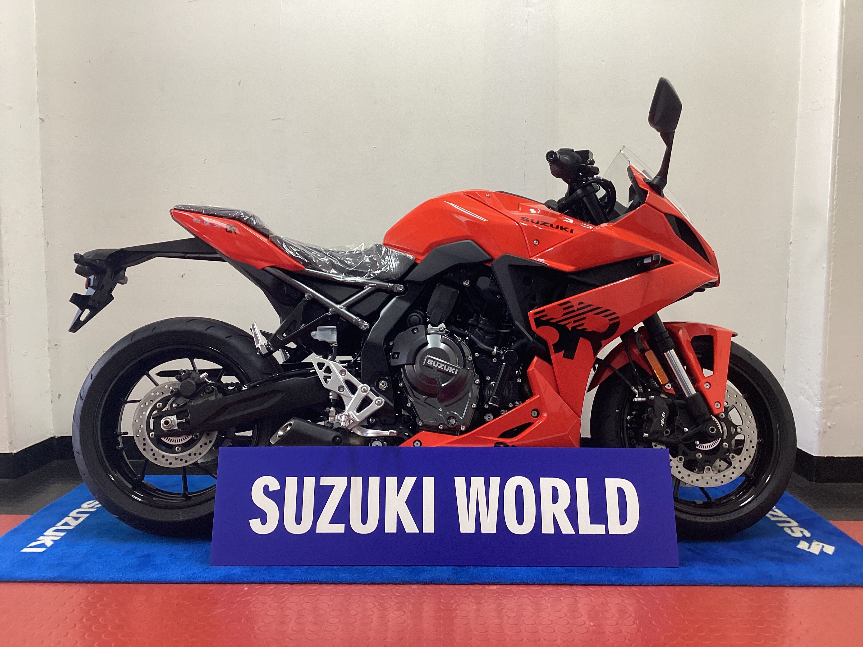 GSX-8Rオレンジ (3).JPG