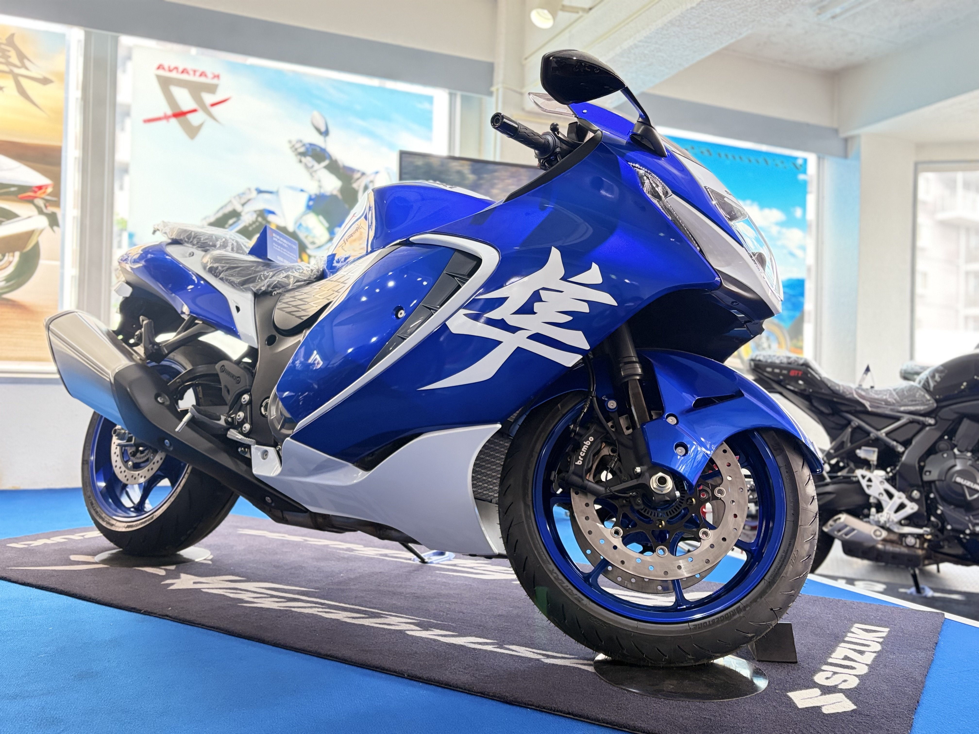 隼.特別色.青い隼.都内で隼買うならスズキワールド新宿.新車で買うならスズキワールド新宿.新車隼.新型隼.最新の隼.JPG