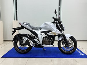 ジクサー250 2026年モデル ホワイト1.jpeg