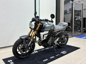 GSX-8T グリーン2.jpeg