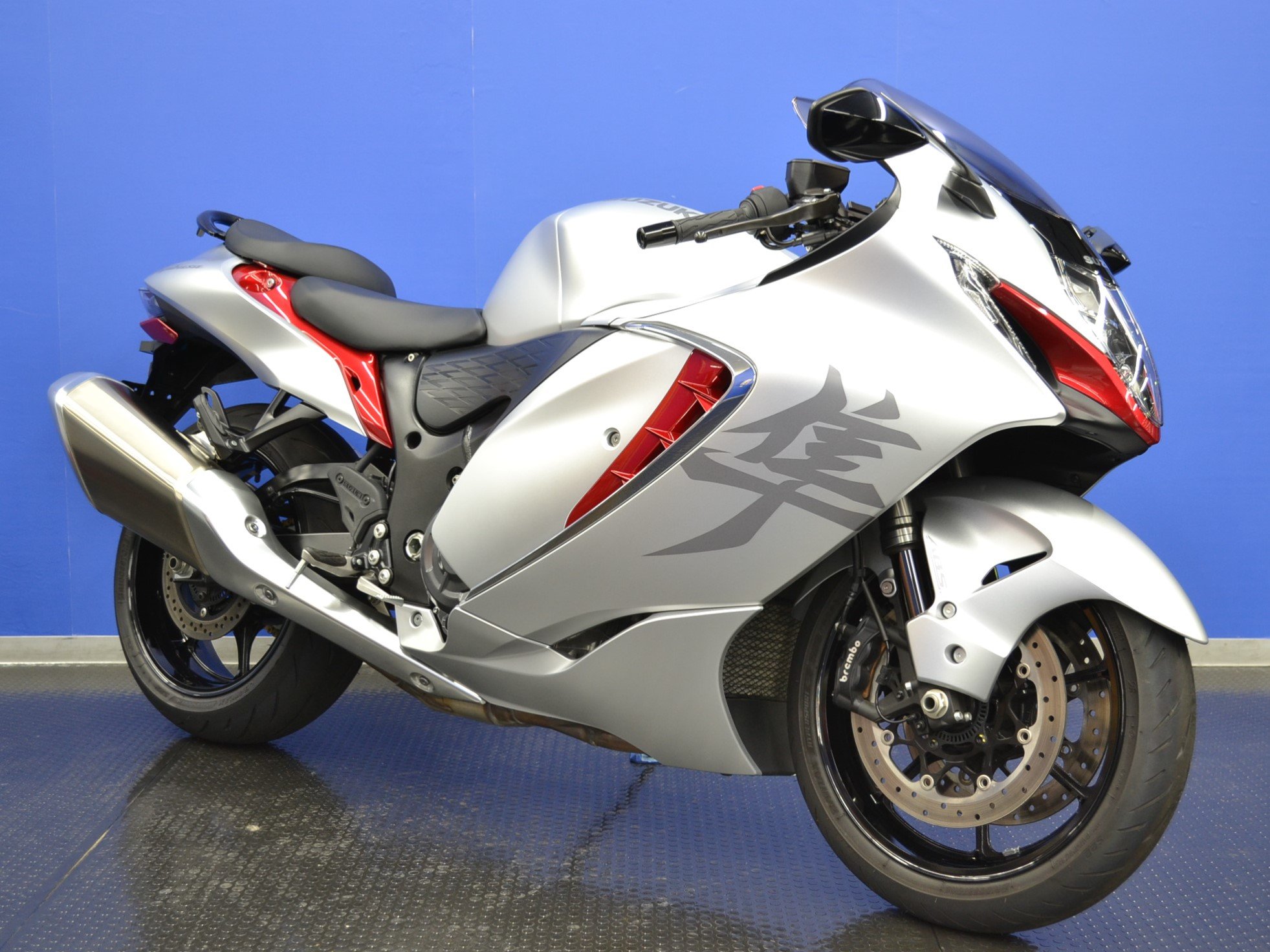 Hayabusa認定中古車22年モデルのシルバー入荷 スズキワールド浦和